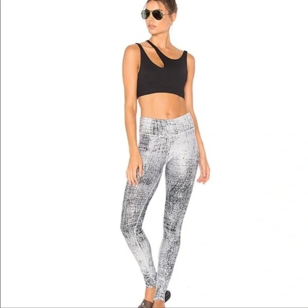 ALO Yoga Tech Lift Airbrush Full-Length Performance Leggings In Crackle Gray XS